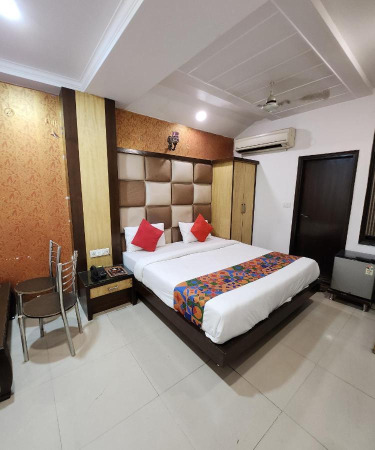 Capital O 6408 Hotel Delhi Heart ニューデリー エクステリア 写真