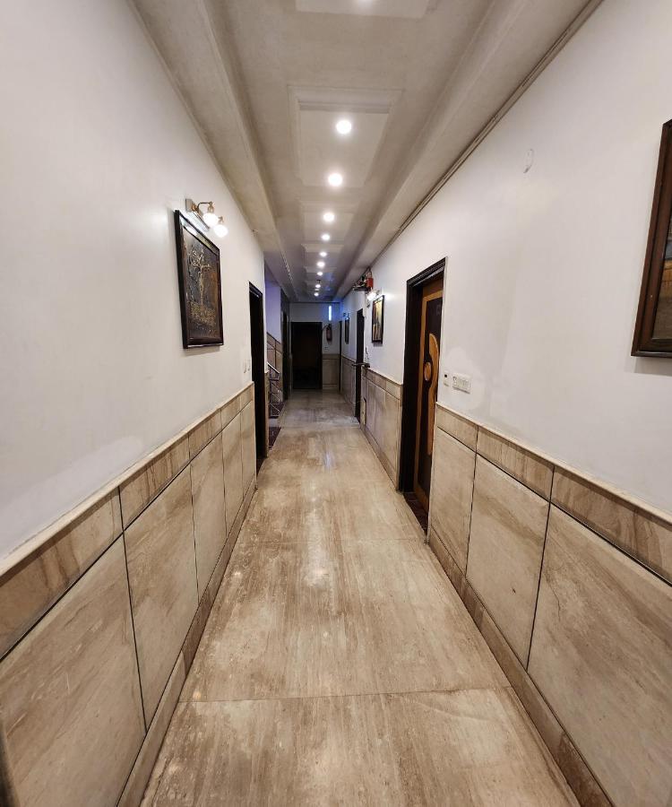 Capital O 6408 Hotel Delhi Heart ニューデリー エクステリア 写真