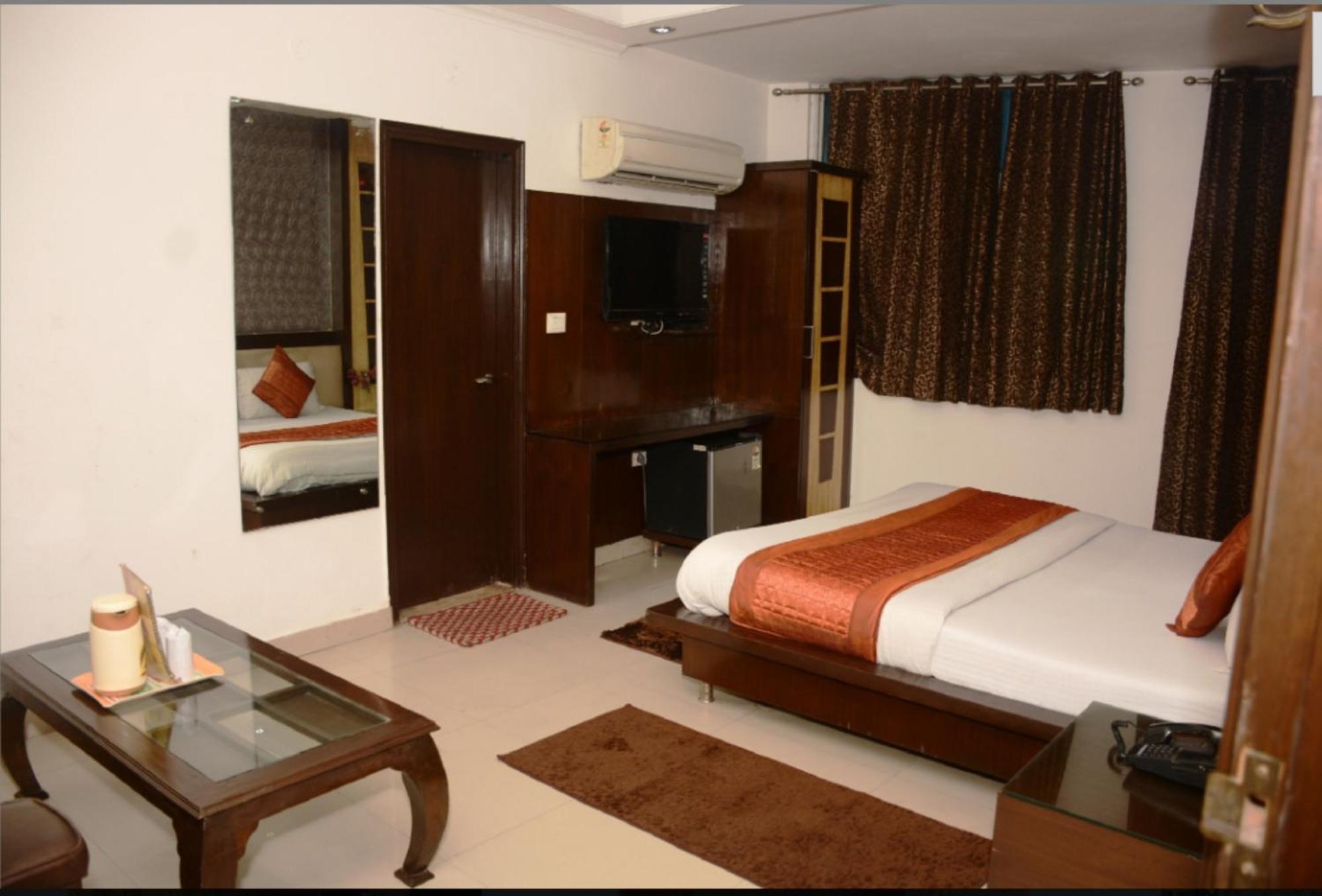 Capital O 6408 Hotel Delhi Heart ニューデリー エクステリア 写真