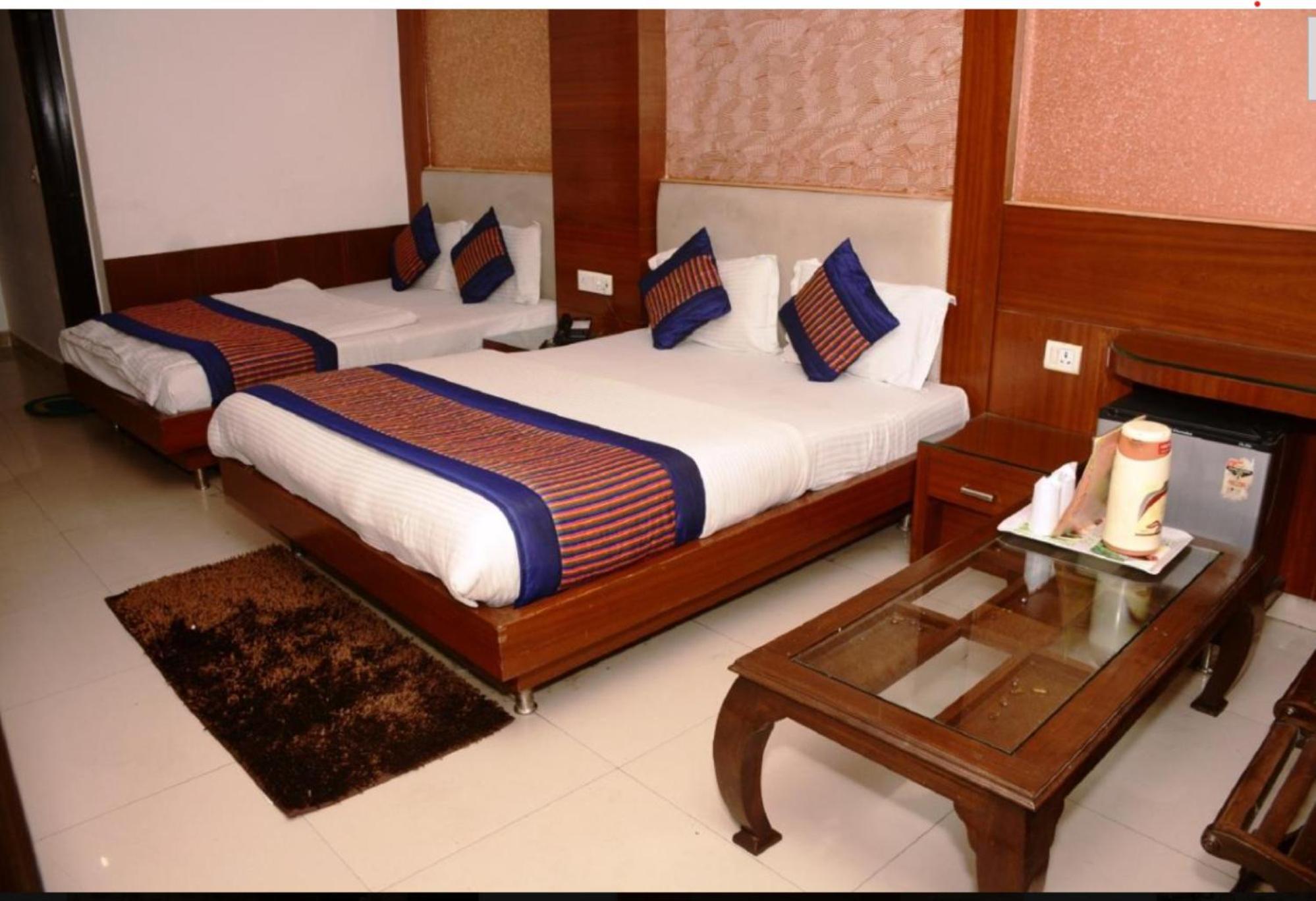 Capital O 6408 Hotel Delhi Heart ニューデリー エクステリア 写真