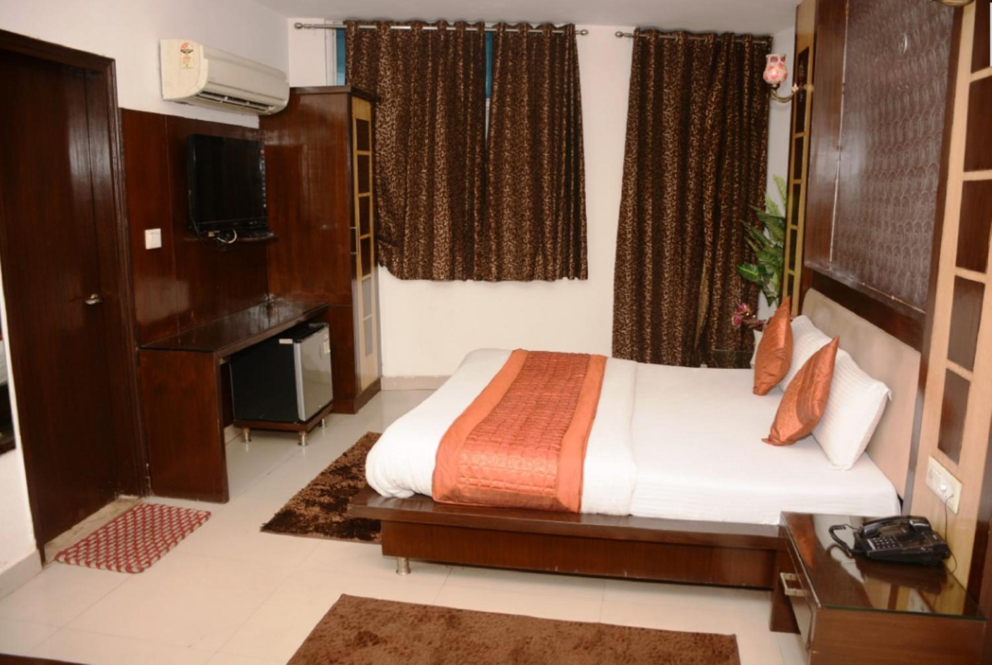 Capital O 6408 Hotel Delhi Heart ニューデリー エクステリア 写真