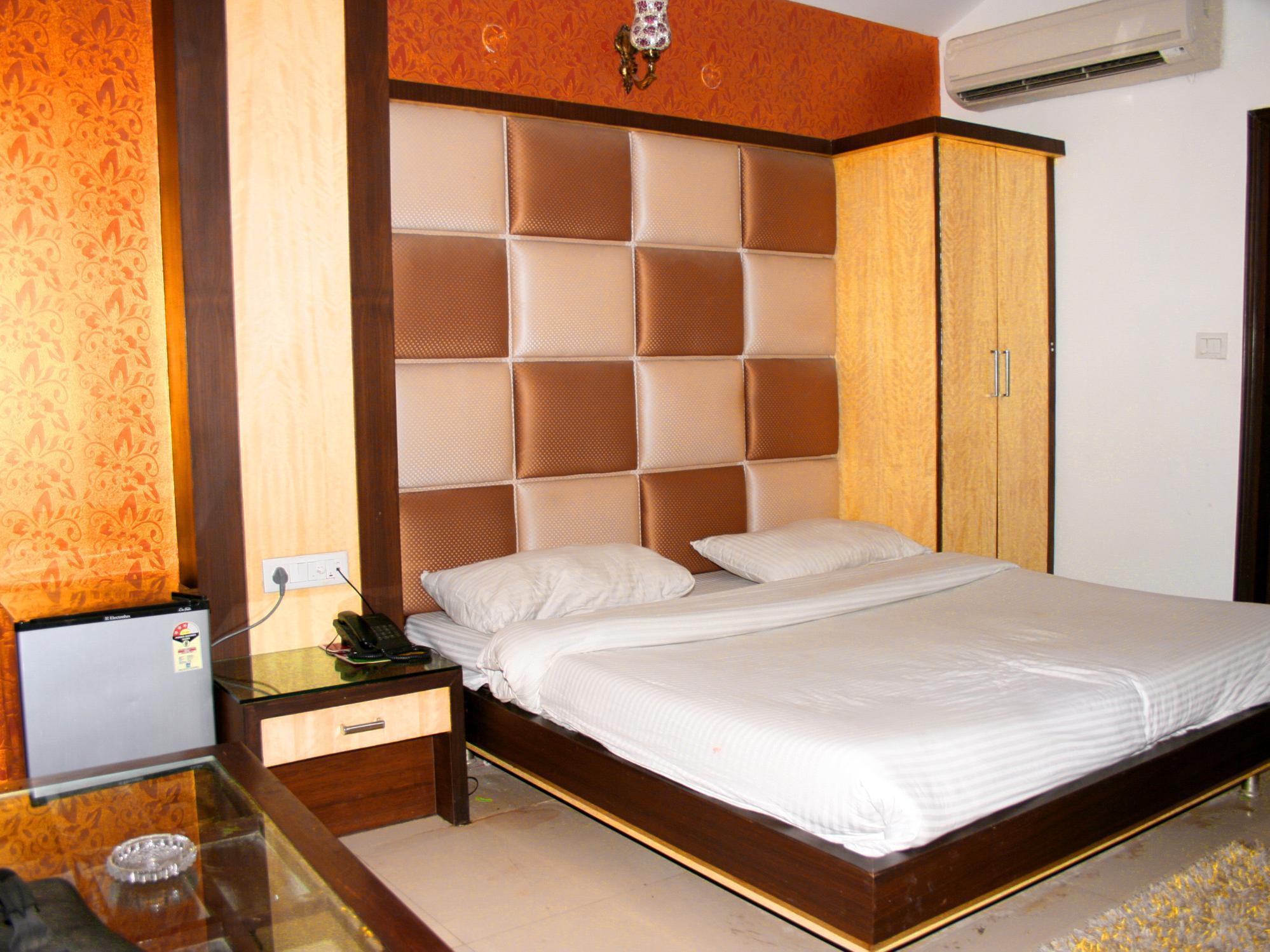Capital O 6408 Hotel Delhi Heart ニューデリー エクステリア 写真