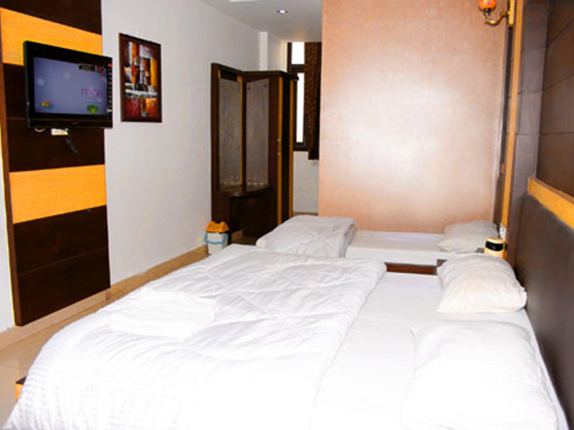 Capital O 6408 Hotel Delhi Heart ニューデリー エクステリア 写真
