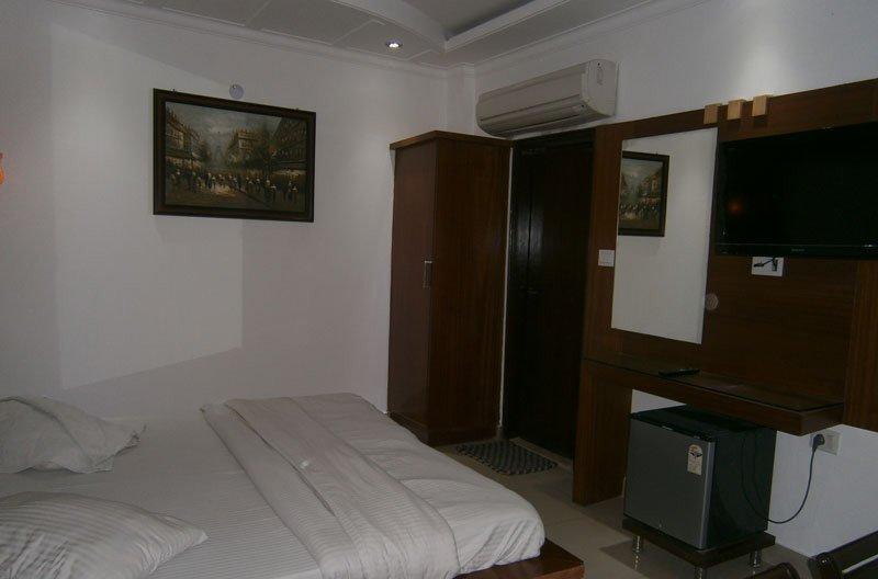 Capital O 6408 Hotel Delhi Heart ニューデリー エクステリア 写真