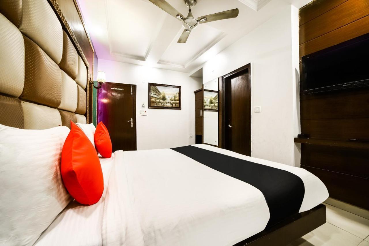 Capital O 6408 Hotel Delhi Heart ニューデリー 部屋 写真